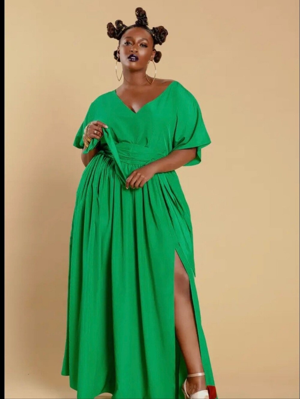 Elegant Green V‑Neck Maxi Dress with Side Slit